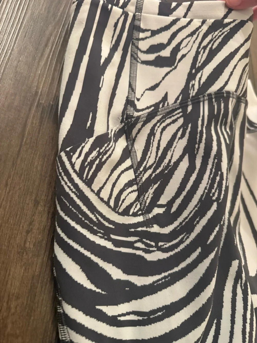 Lululemon Ankle Leggings High Rise Black White Abstract Size 4 Women NWOT - Picture 9 of 10
